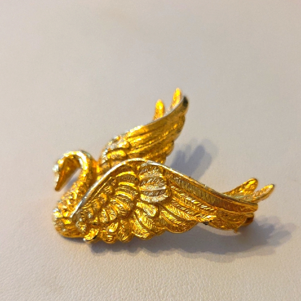 Vintage Swan Brooch. 5176
